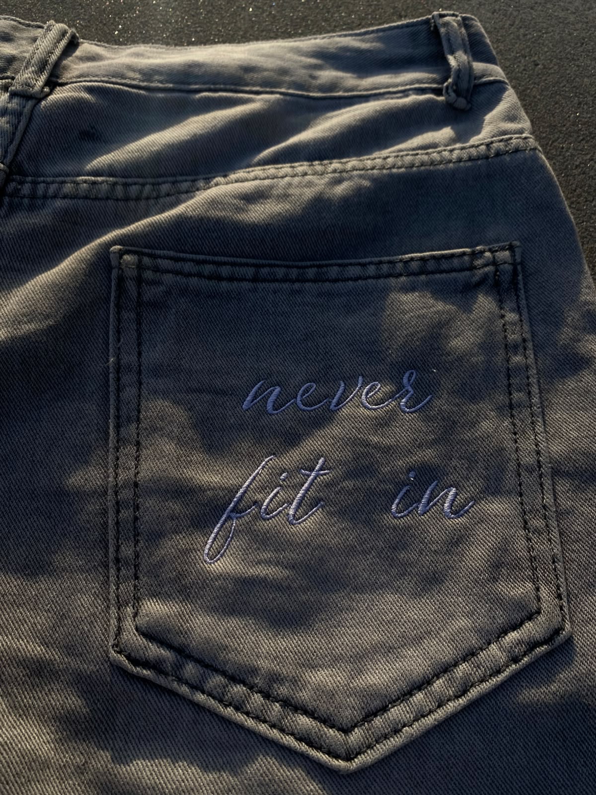 Shorts "Never Fit In"